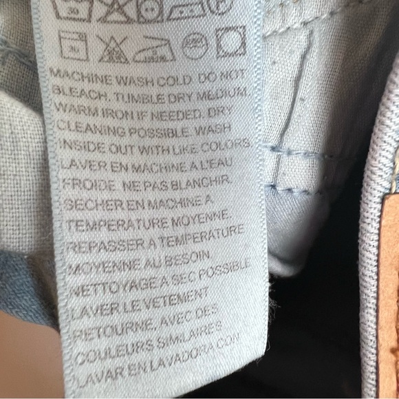 NWT Levi’s Classic Straight Fit Women’s Jeans Light Wash Size 27x30 (4) - Picture 12 of 13